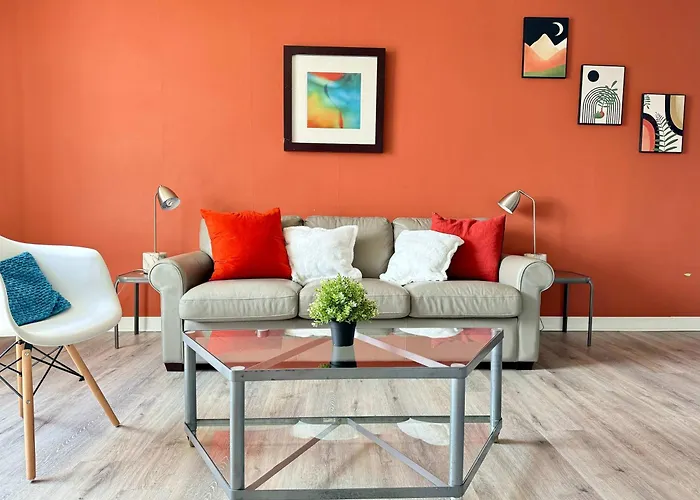Heart Downtown! City View Onsite Parking! King Bed Lm807