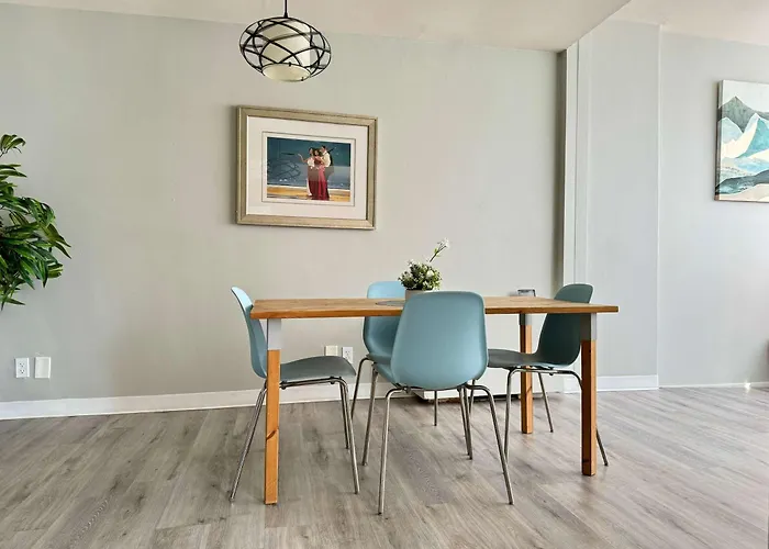 Heart Downtown! City View Onsite Parking! King Bed Lm807