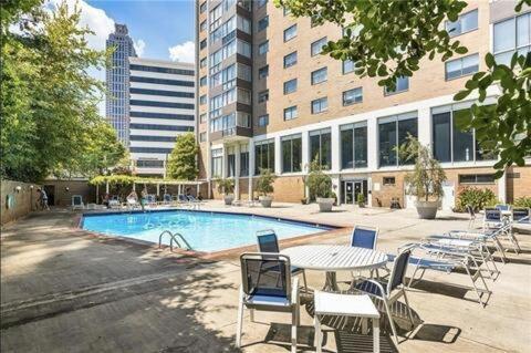 Ferienhaus Heart Downtown! View Onsite Parking! King Bed Lm807 *