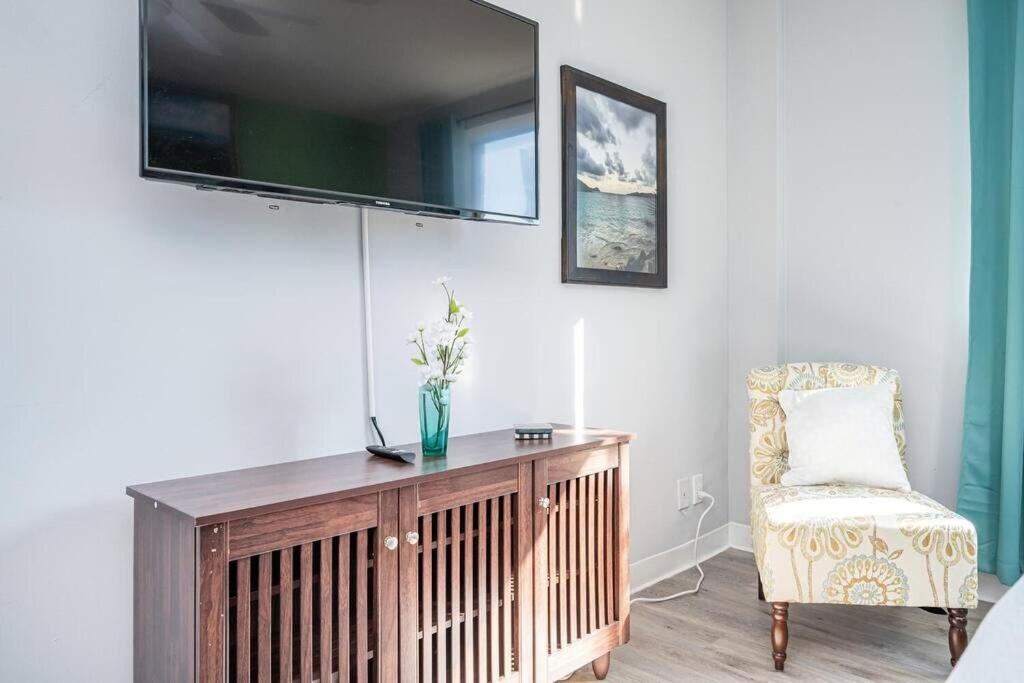 Heart Downtown! View Onsite Parking! King Bed Lm807 Ferienhaus